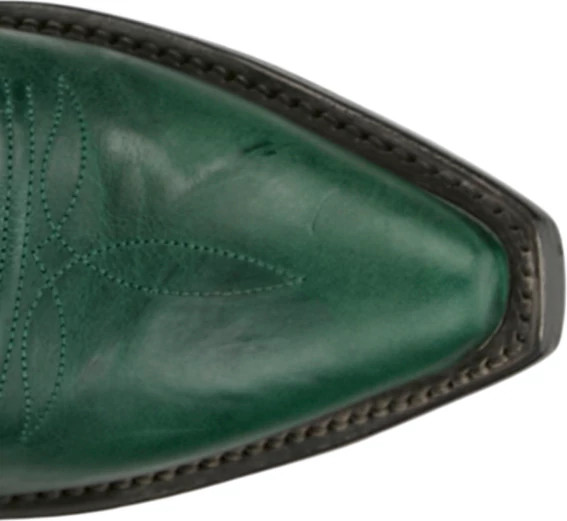 Broadway 17" Western  shown on model 