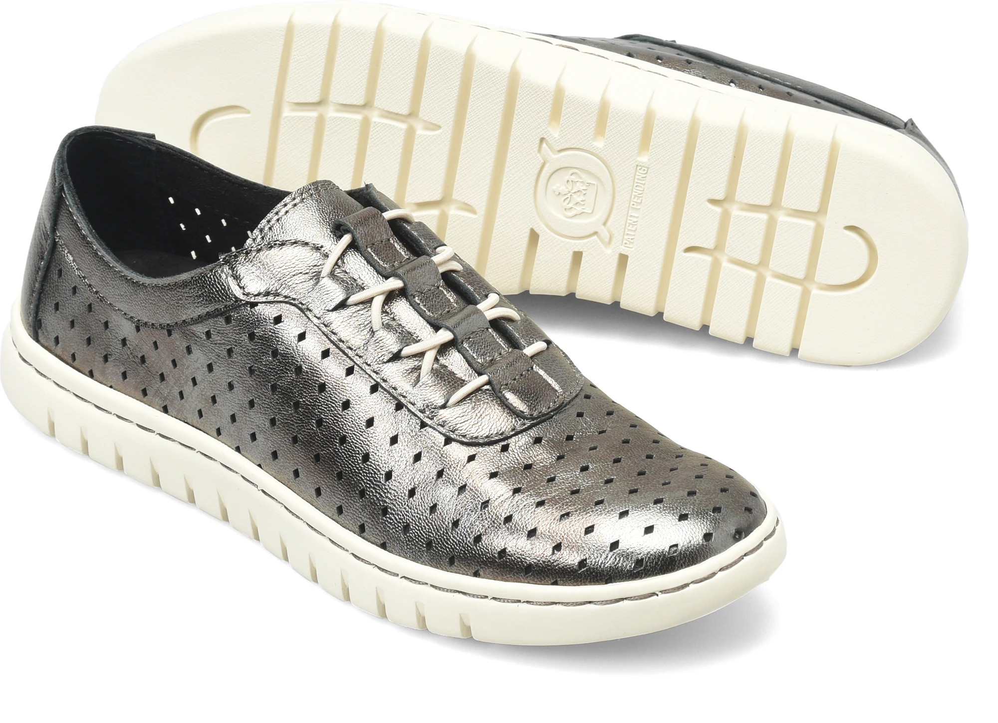 Amaya se muestra en la Pewter Metallic (Met&aacute;lica)