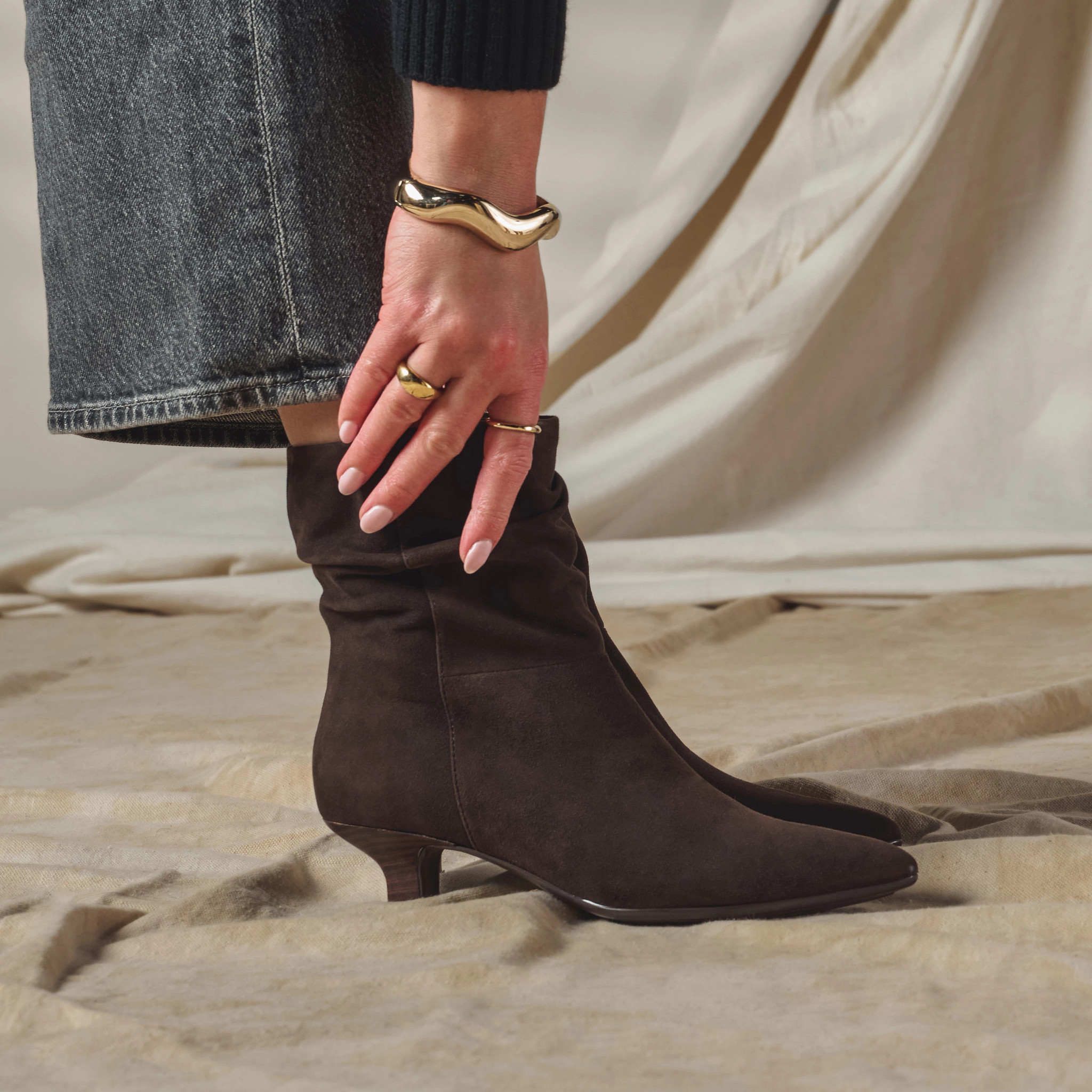Suzan shown on model 