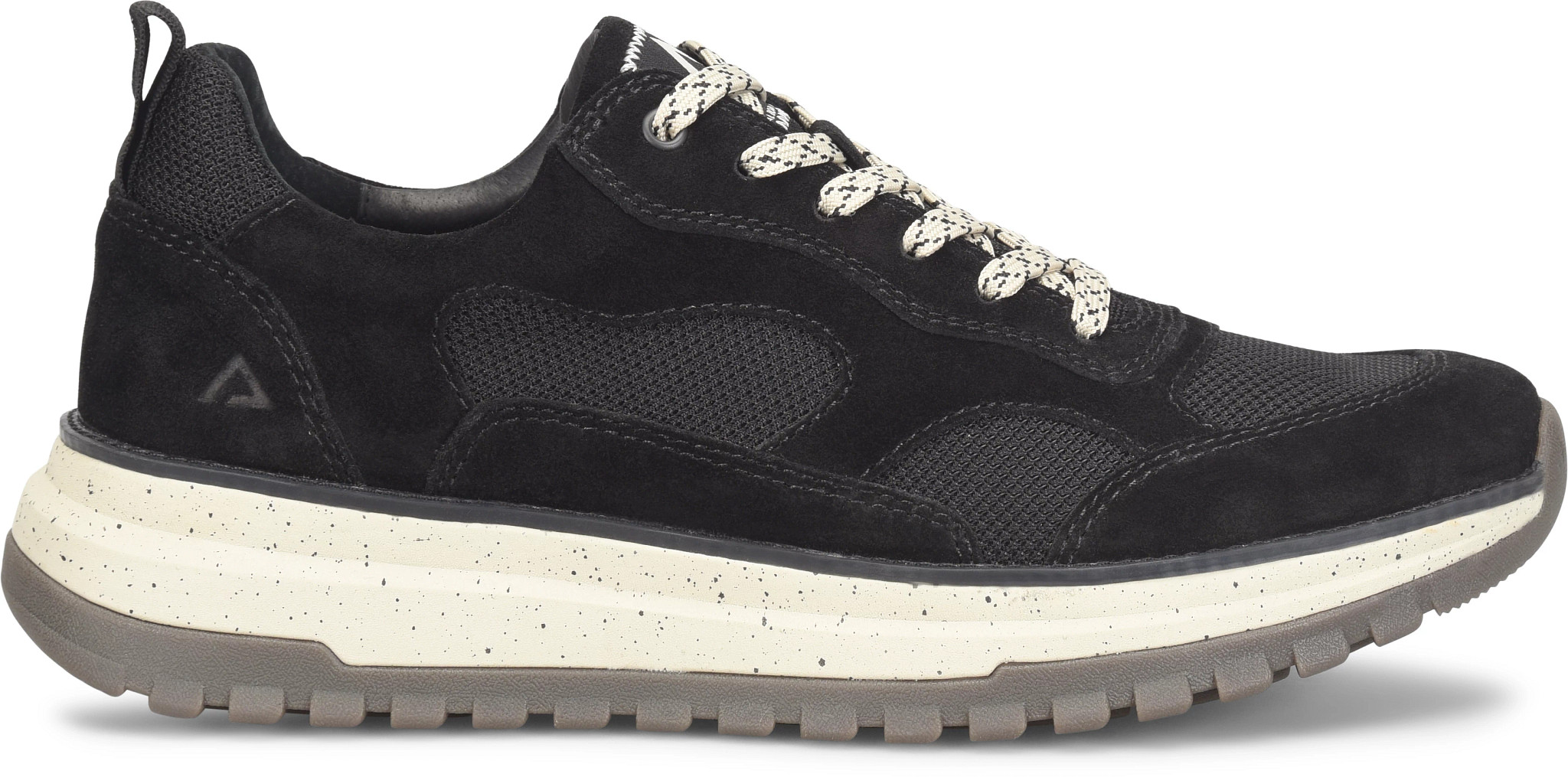 Breck Lace Up Sneakers se muestra en la Black (Negro)