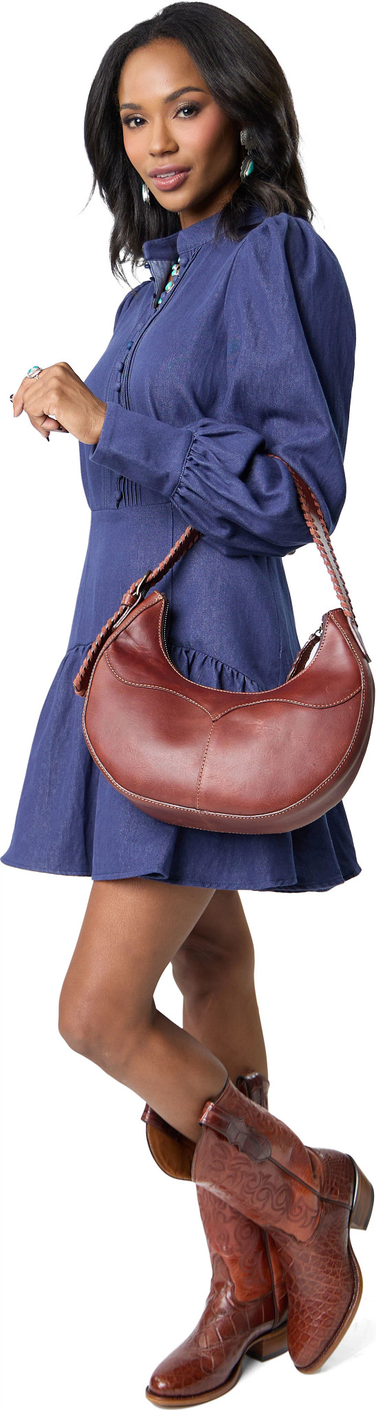 Tony Lama Half Moon Purse se muestra en el modelo