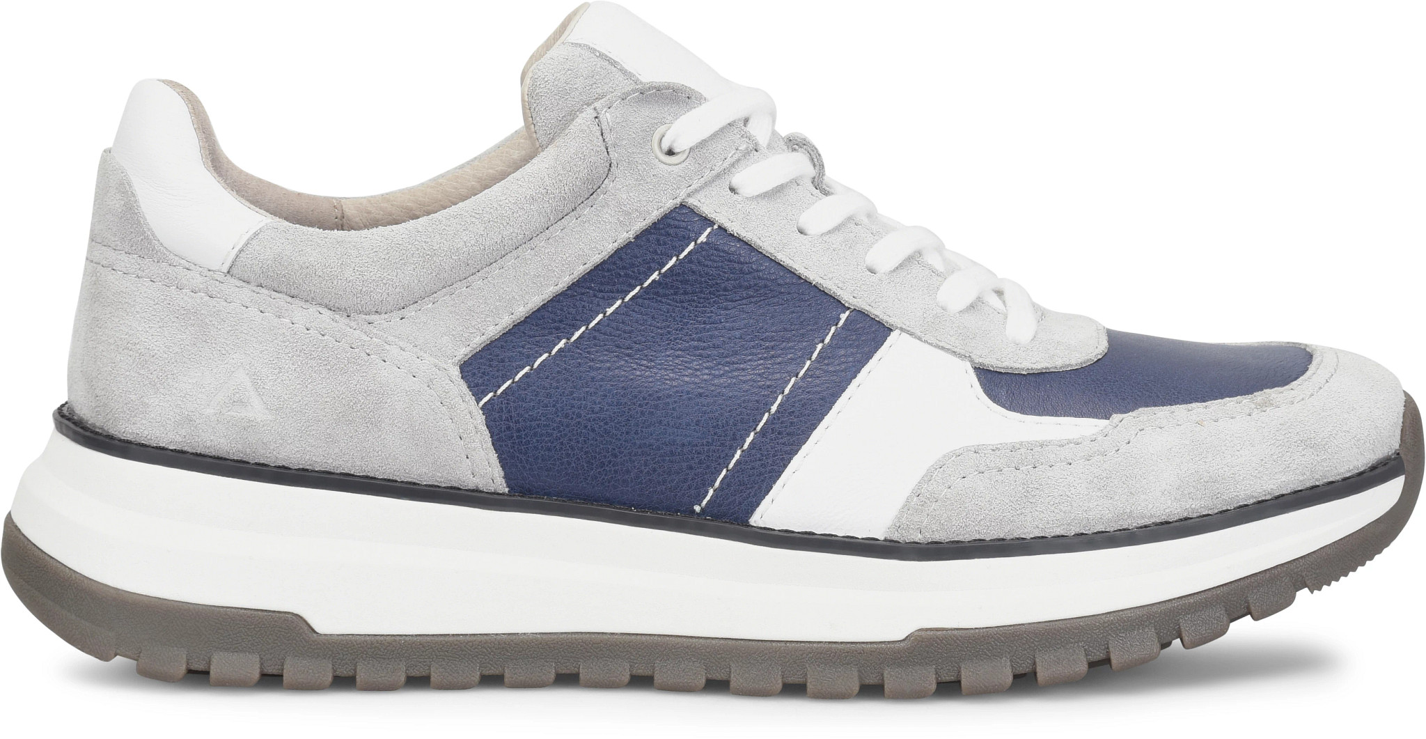 Bryce Lace Up Sneakers  se muestra en la Silver/White/Navy (Gris)