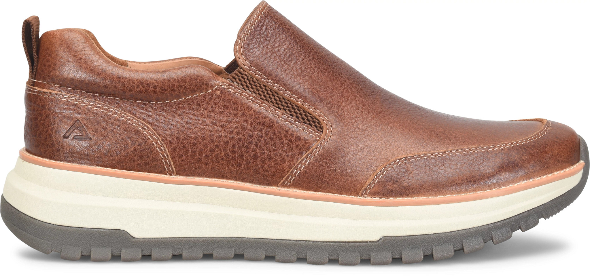 Buckley Slip On Sneakers se muestra en la Sturdy Brown (Caf&eacute;)