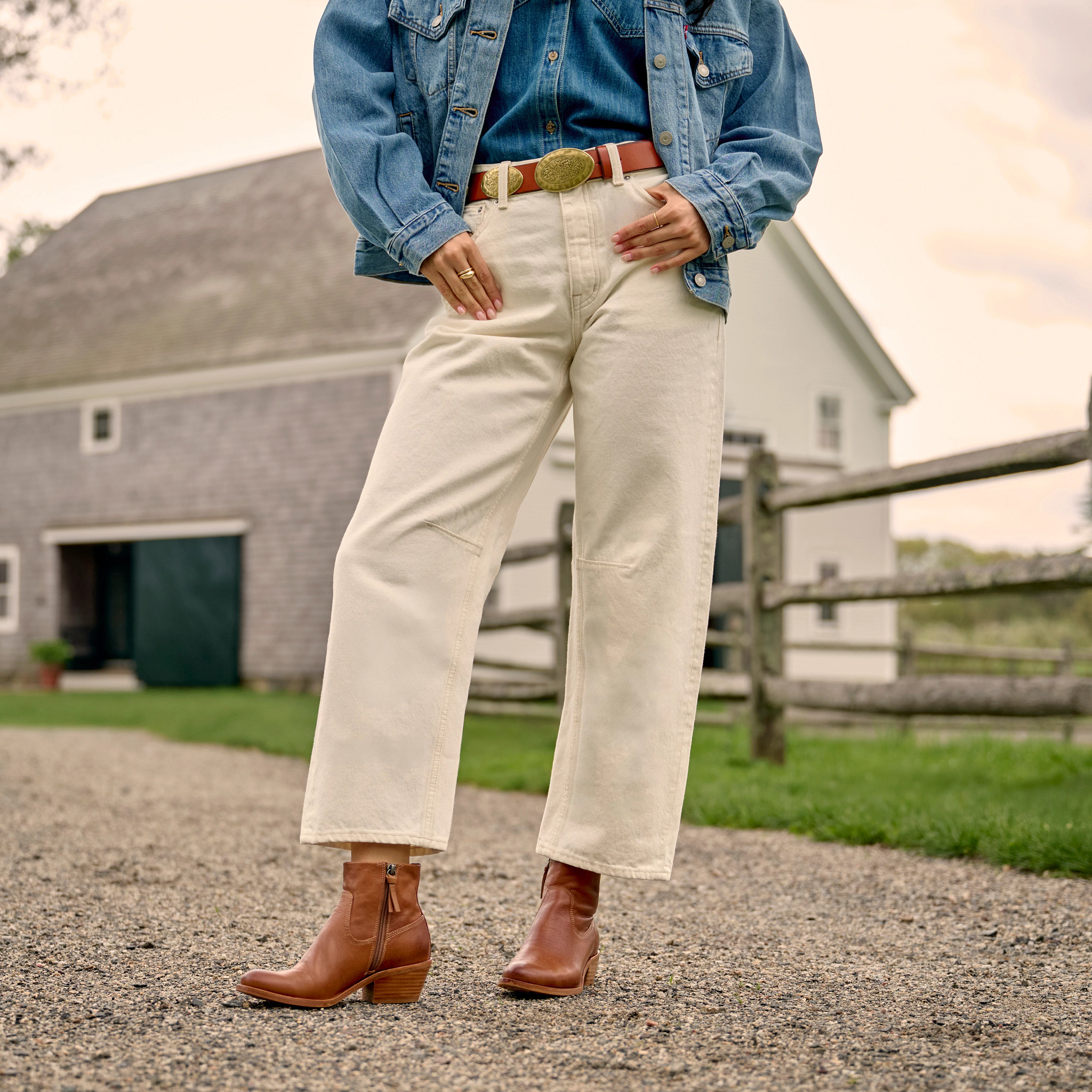 (取寄) ソフト レディース エイプル Sofft women April Brown Floral Suede April | Sofft Shoe