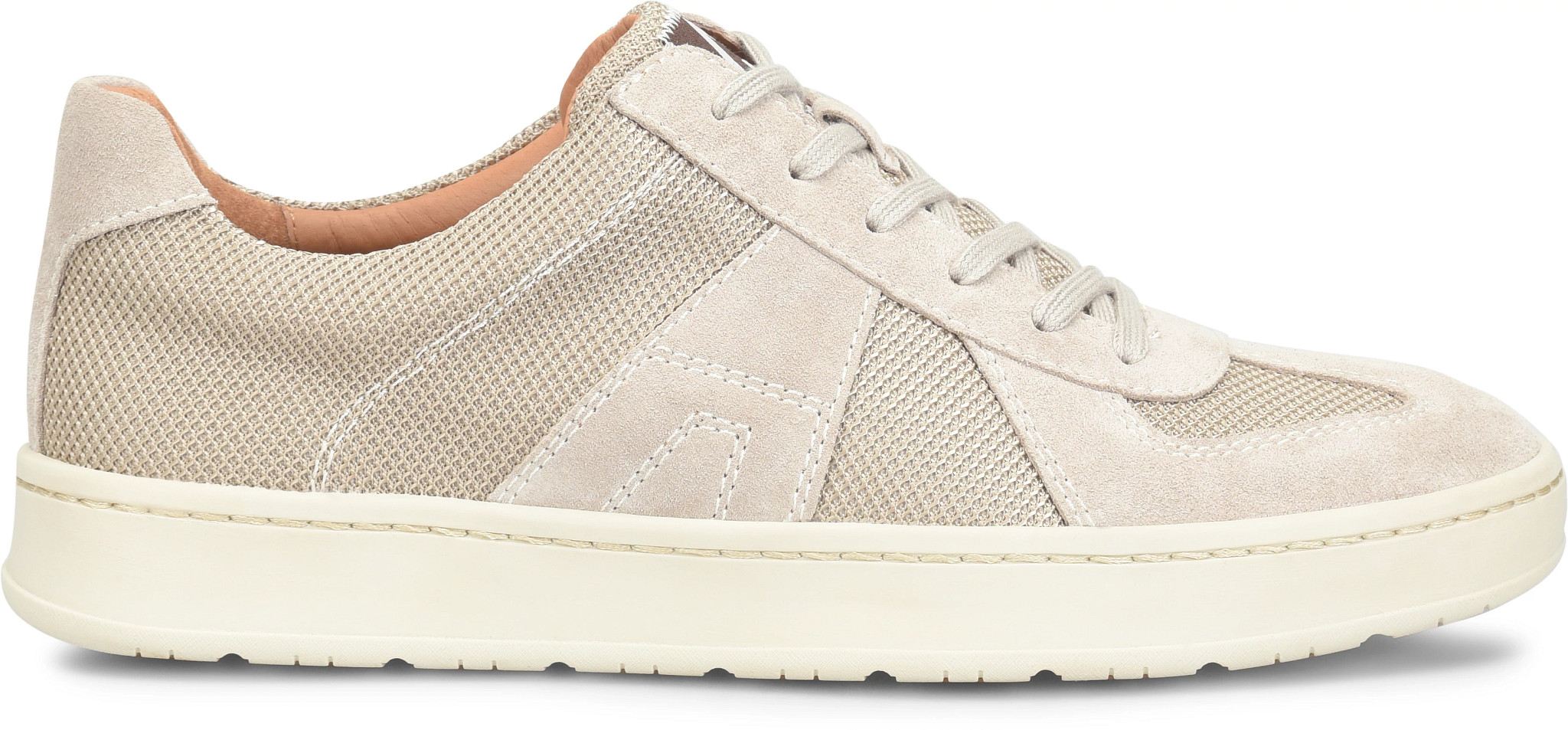 Verano Lace Up Sneakers se muestra en la Mist Grey (Caf&eacute; Claro)