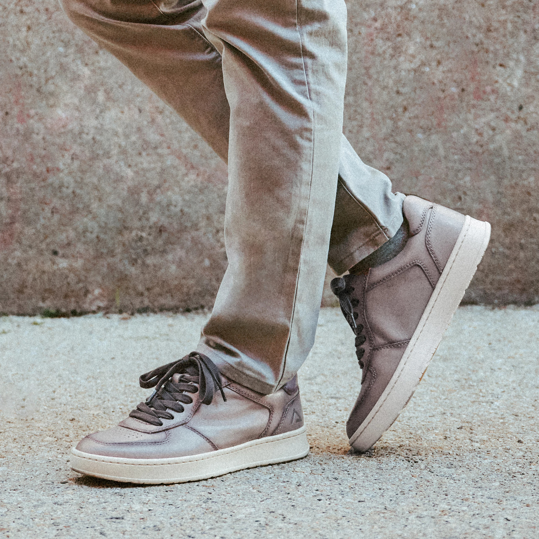 Venton Court Sneakers se muestra en el modelo