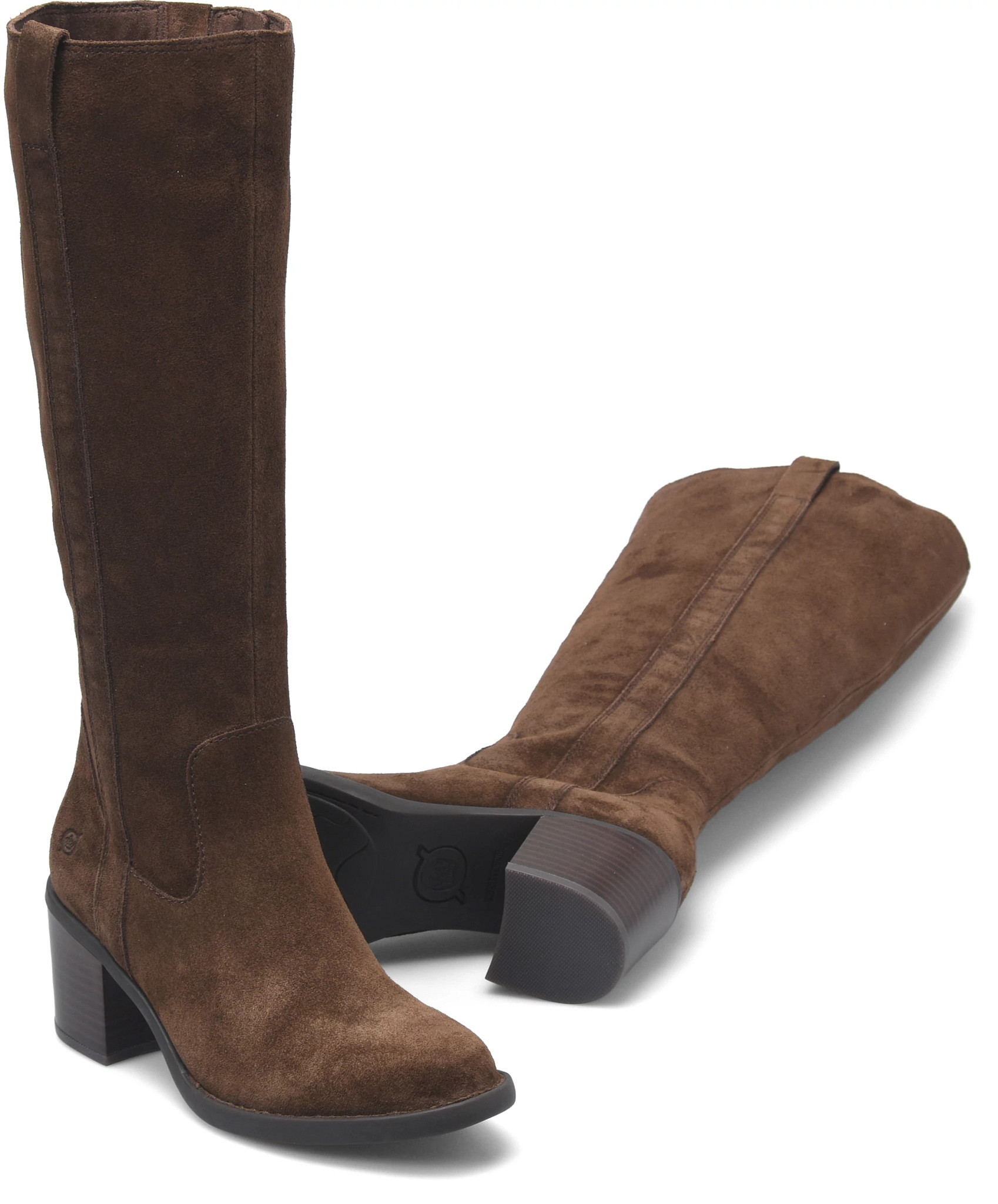 Harding se muestra en la Chocolate Suede (Caf&eacute;)