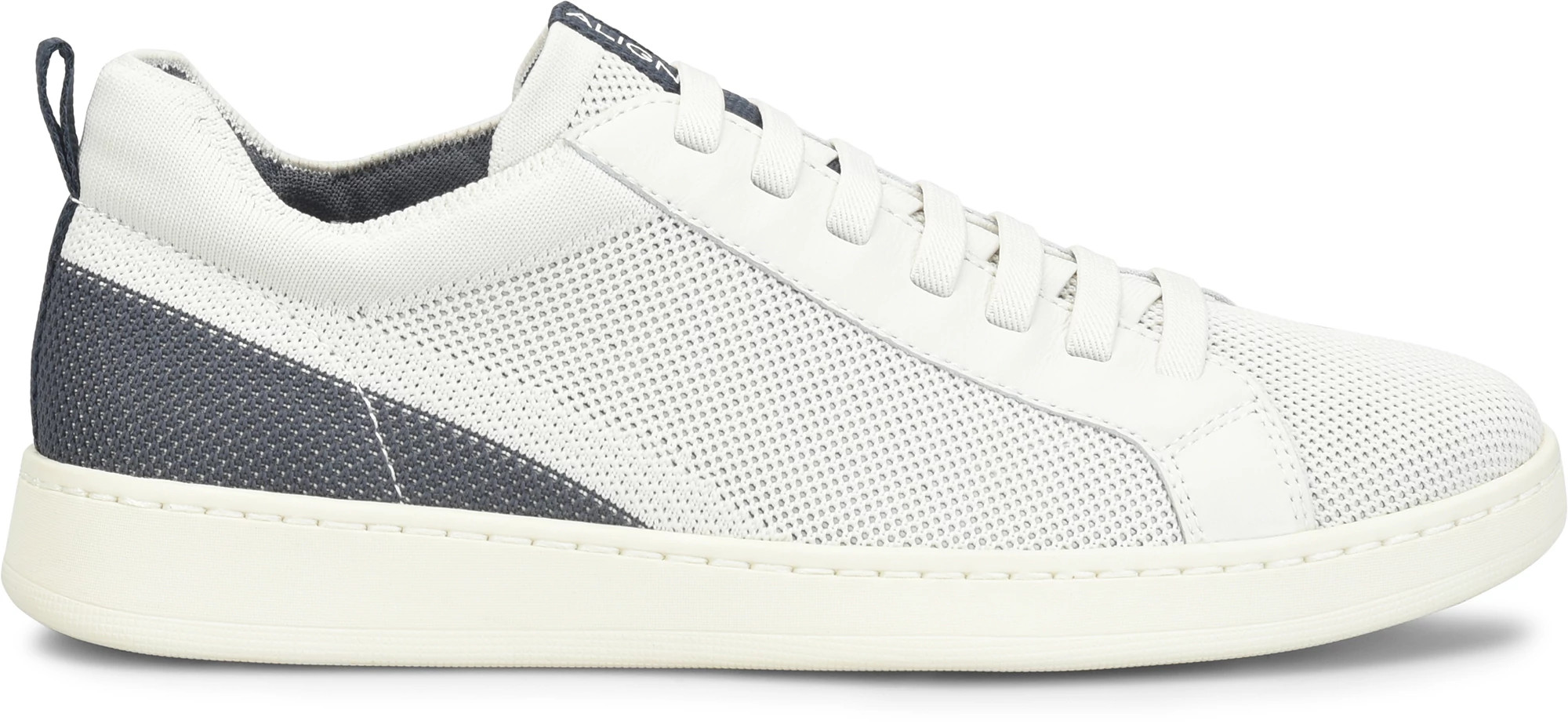 Donovan Knit Stretch-Lace Slip On Sneakers se muestra en la Off White (Blanco)