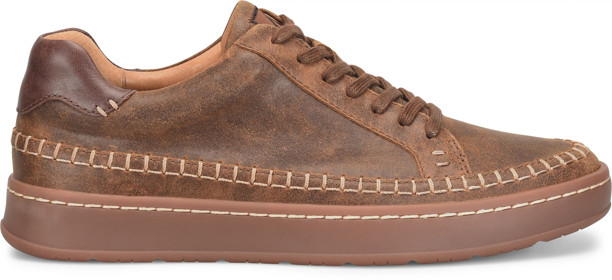 Voyage Lace Up Sneakers se muestra en la Brown (Caf&eacute;)