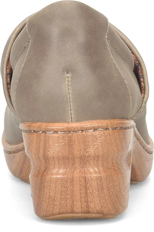 B O C by BORN Women s Peggy II Clog Brown Clogs 8