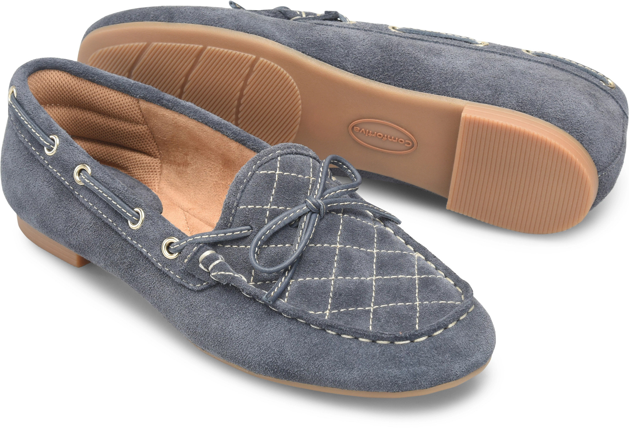 Tessie se muestra en la Washed Indigo (Azul)