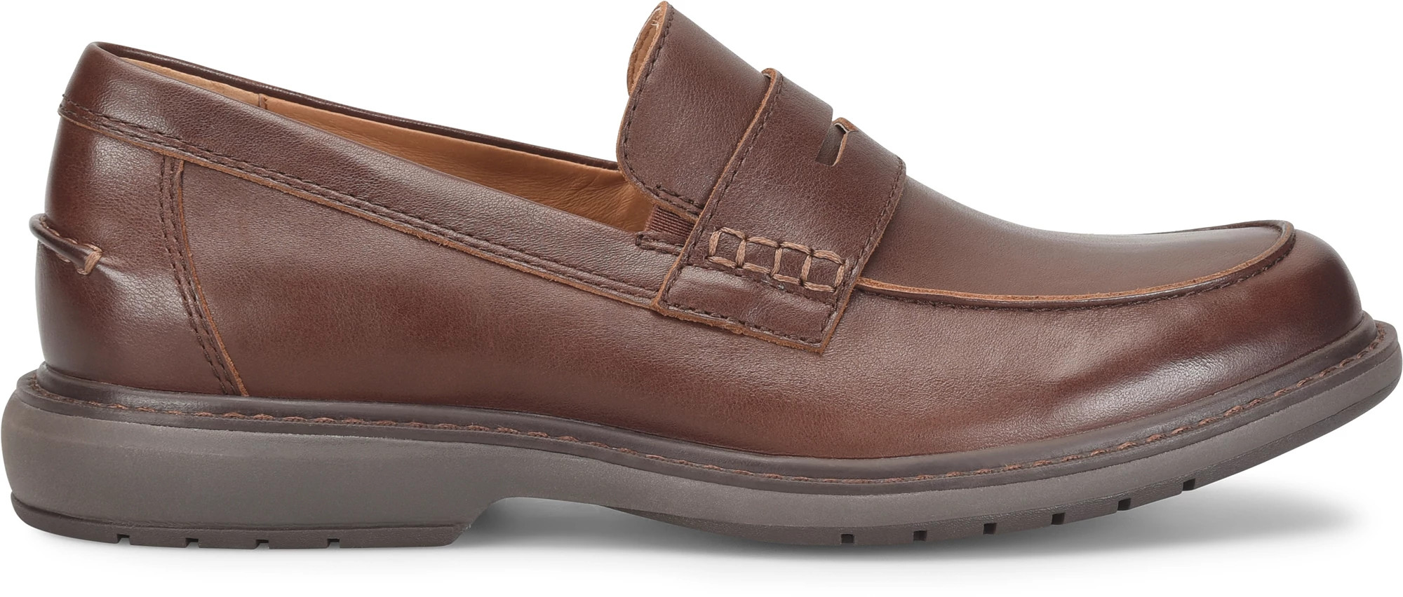 Archer Penny Loafers se muestra en la Whiskey (Caf&eacute;)