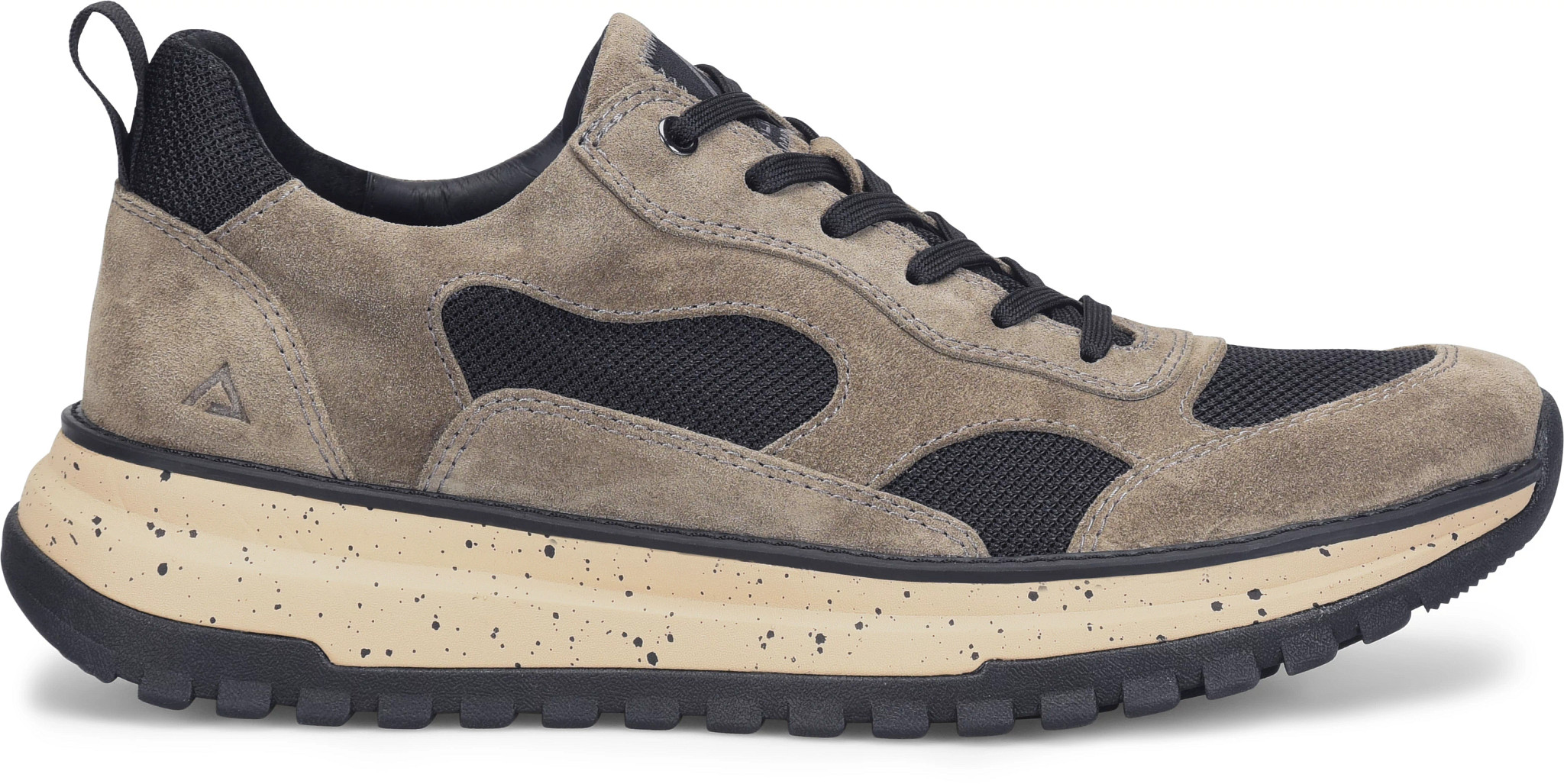 Breck Lace Up Sneakers se muestra en la Dark Taupe (Gris)