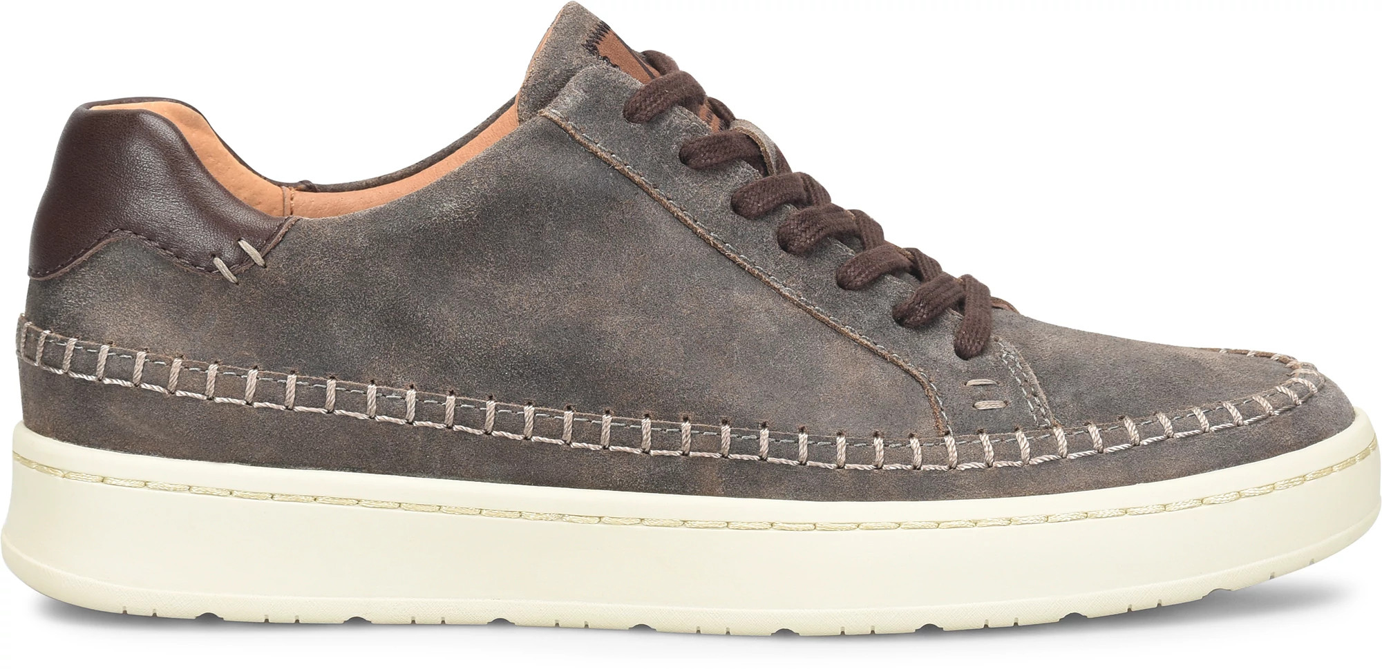 Voyage Lace Up Sneakers se muestra en la Dark Brown (Caf&eacute;)