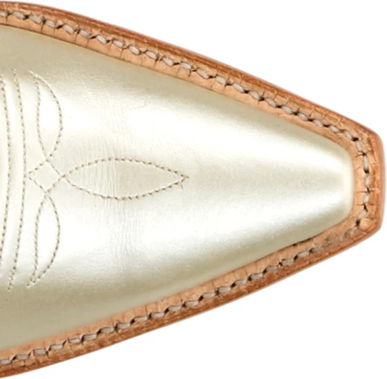 Daniela 17" Western  shown on model 