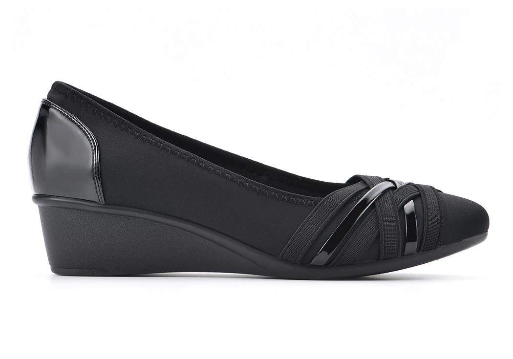 Women's Cliffs By White Mountain Bowie shown in Black (Black)