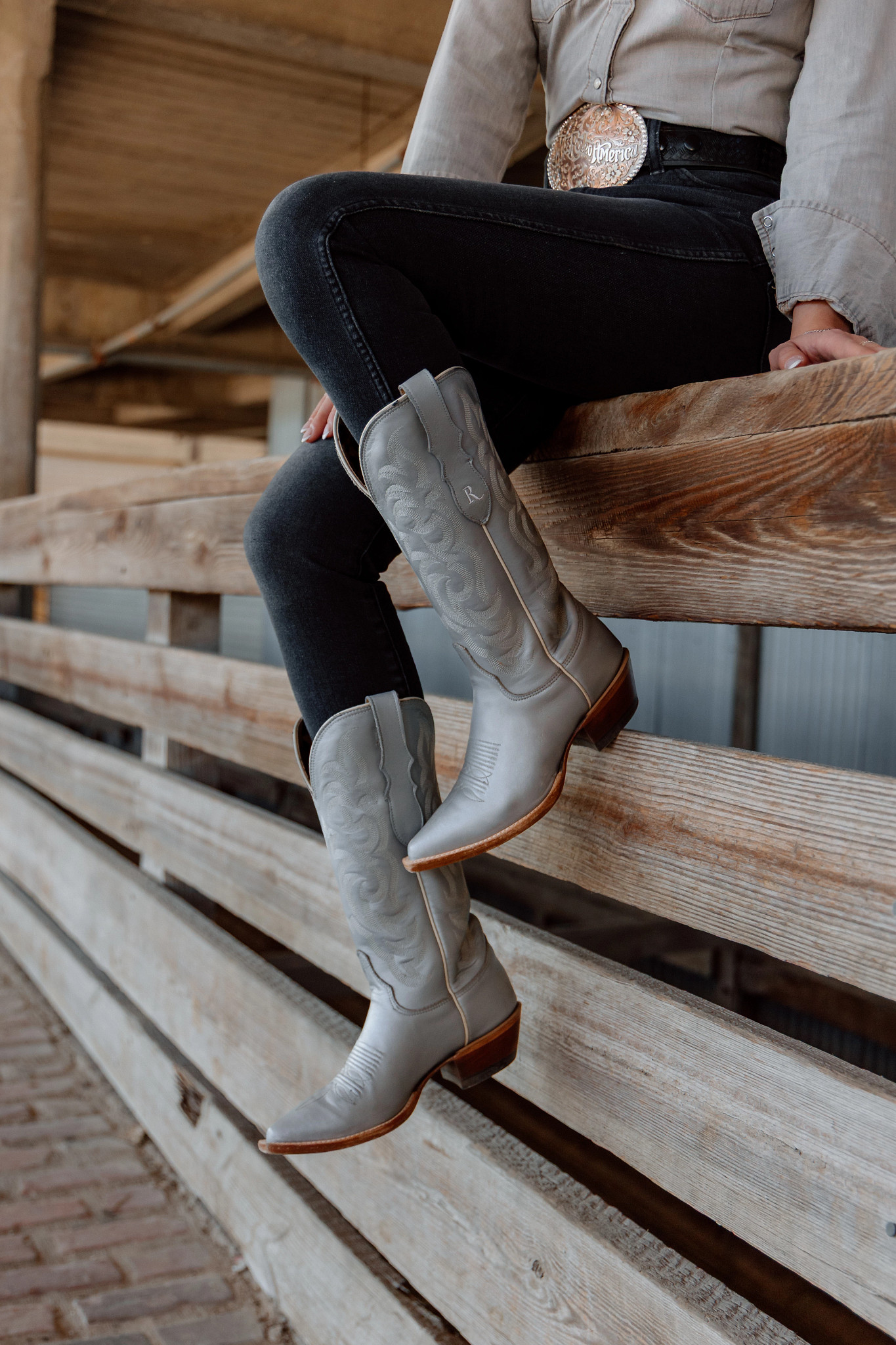 Ballad 13" Western  shown on model 