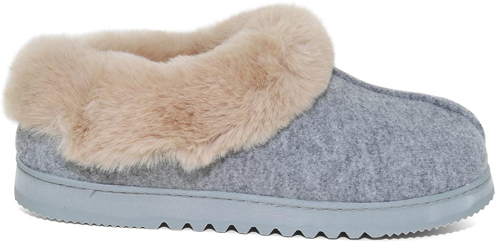 Women's Dearfoams Chloe Soft Knit Clog shown in Grey (Grey)